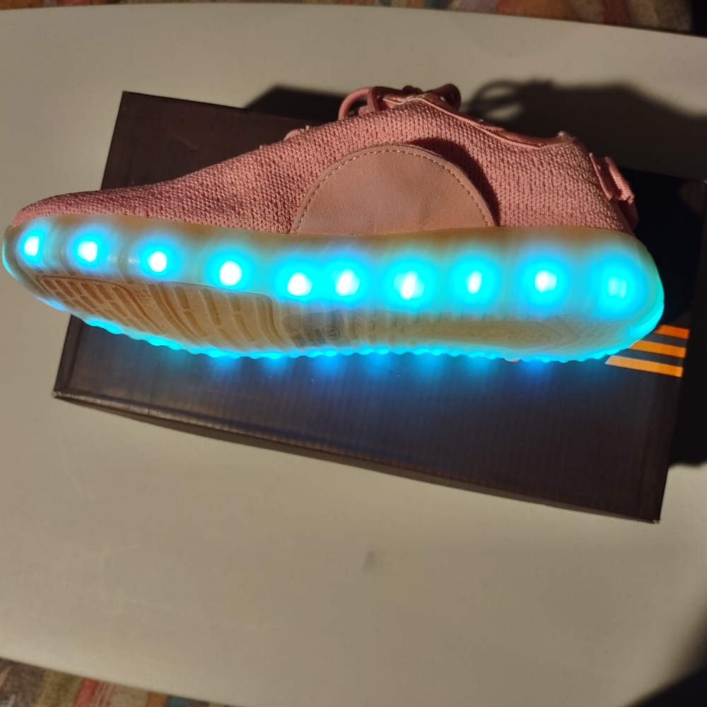✨🩷🩷PINK LIGHT-UP SNEAKERS-NEW - Picture 4 of 13